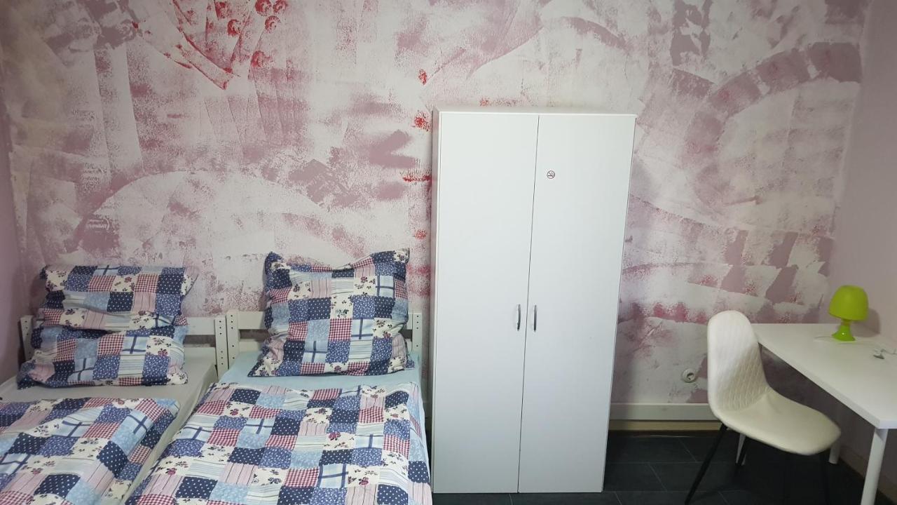 Handwerker Unterkunft Monteurzimmer Mit Gemeinschaftsbad In Brebach ساربروكن المظهر الخارجي الصورة