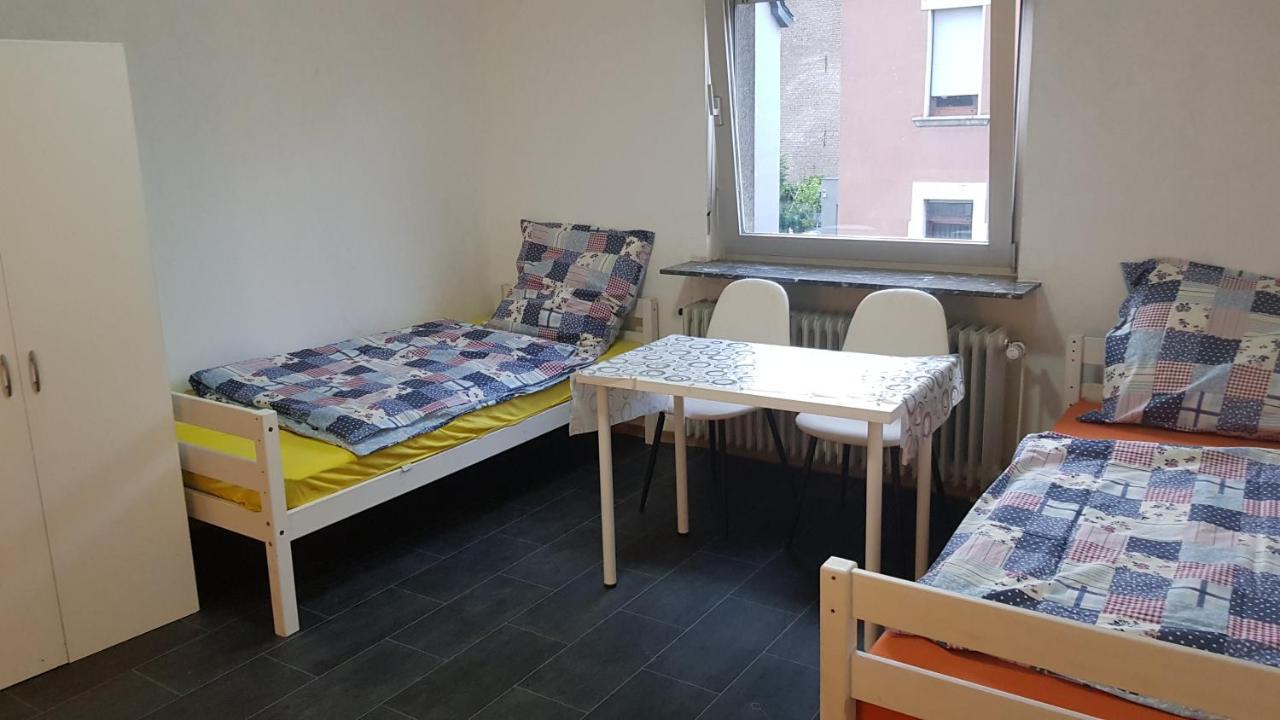 Handwerker Unterkunft Monteurzimmer Mit Gemeinschaftsbad In Brebach ساربروكن المظهر الخارجي الصورة