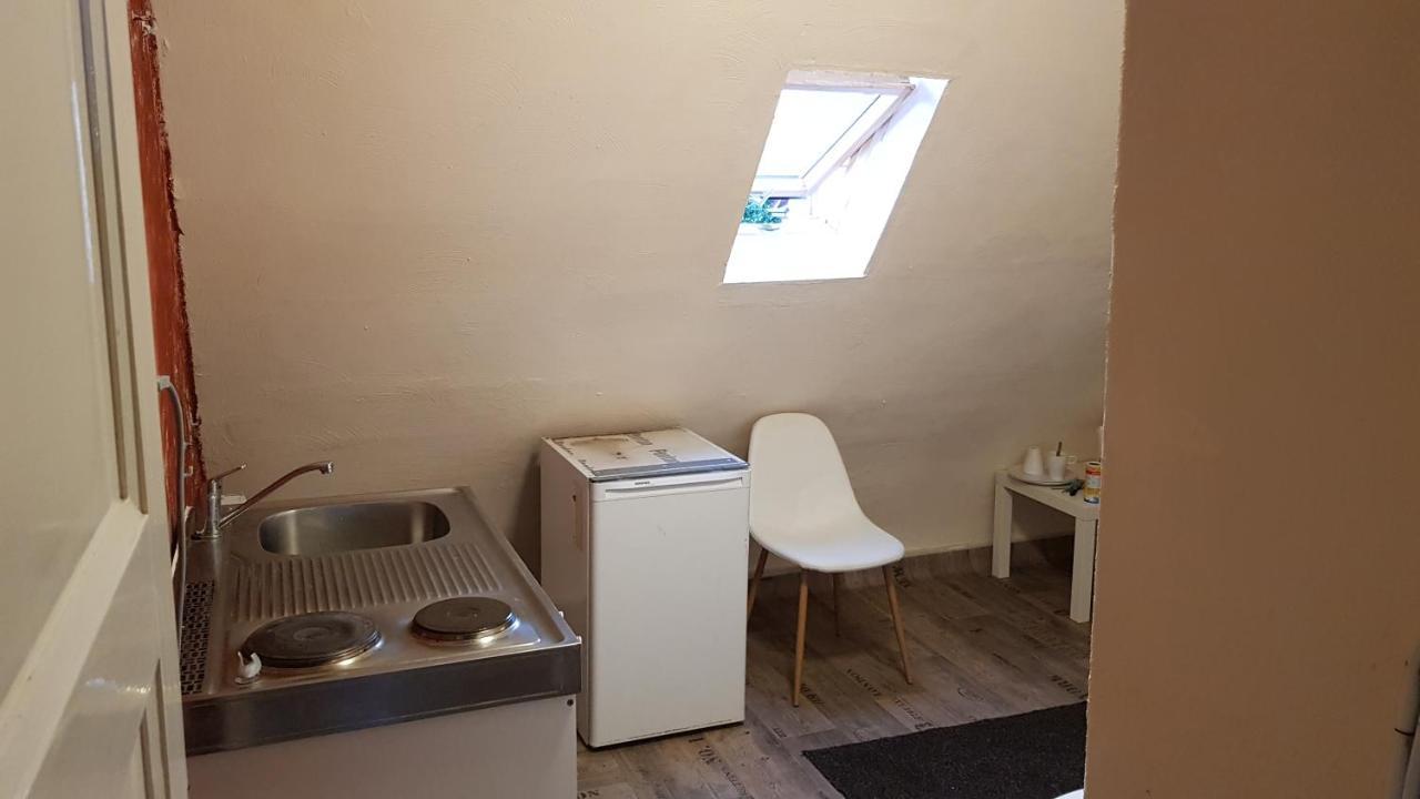 Handwerker Unterkunft Monteurzimmer Mit Gemeinschaftsbad In Brebach ساربروكن المظهر الخارجي الصورة