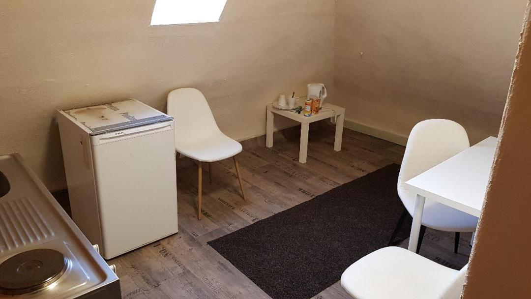 Handwerker Unterkunft Monteurzimmer Mit Gemeinschaftsbad In Brebach ساربروكن المظهر الخارجي الصورة